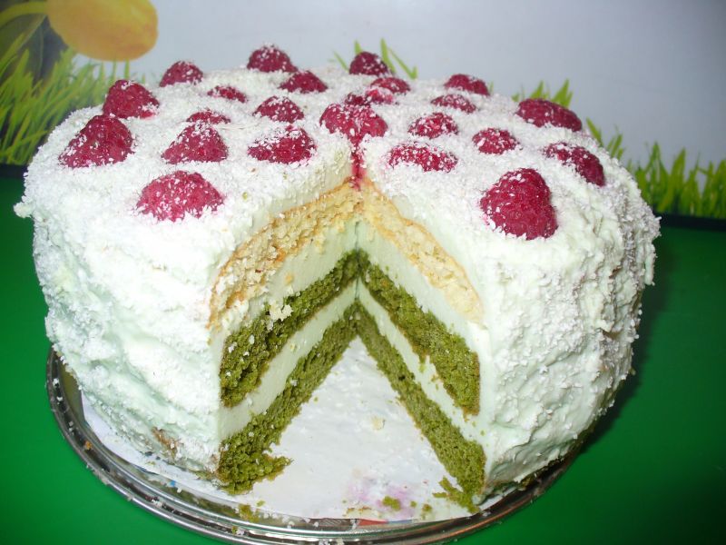 Tort z malinami z młodym jęcznieniem Tort z malinami z młodym jęcznieniem
