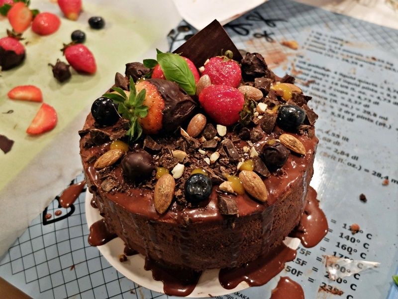 Tort z musem i ganache czekoladowym Tort z musem i ganache czekoladowym