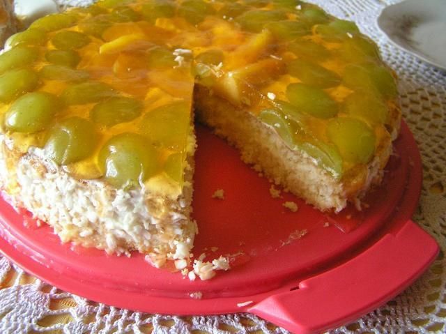 Tort z nektarynkami i winogronem Tort z nektarynkami i winogronem
