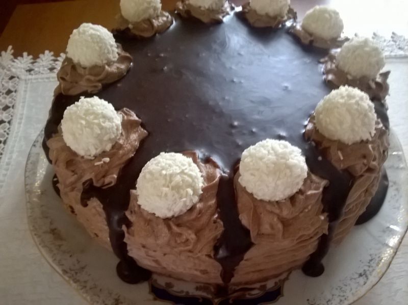 Tort z orzechami włoskimi