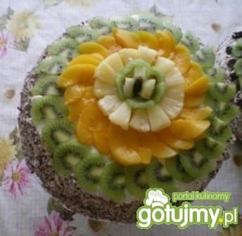 Tort z owocami i masą ajerkoniakową