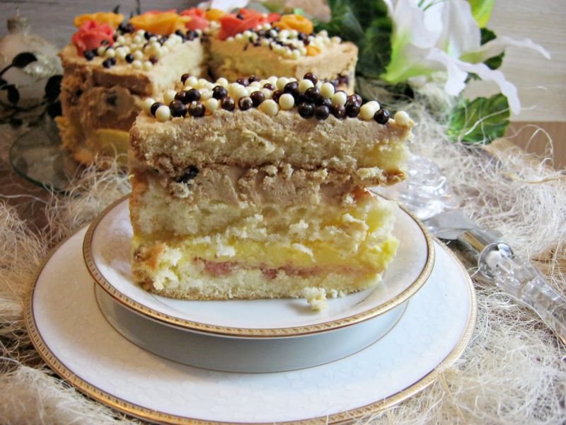 Tort z pianką cytrynową i kremem toffi