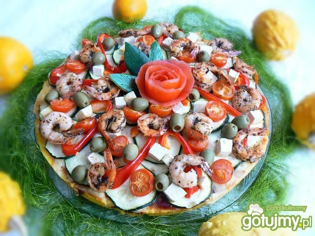 Tort z polenty cukinią krewetkami i tofu Tort z polenty cukinią krewetkami i tofu