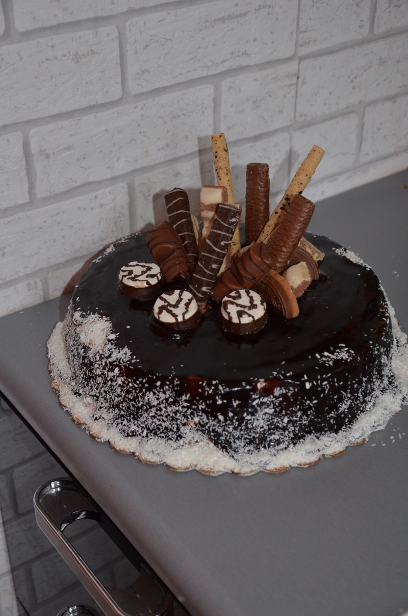 Tort z polewą i kokosem Tort z polewą i kokosem