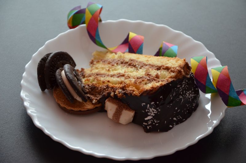 Tort z polewą i kokosem Tort z polewą i kokosem