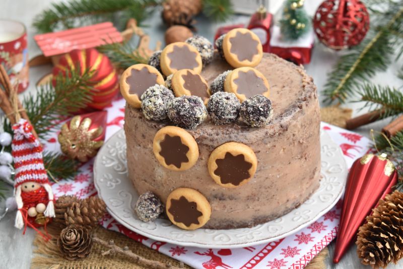 Tort z serkiem mascarpone, czekoladą i trufelkami Tort z serkiem mascarpone, czekoladą i trufelkami