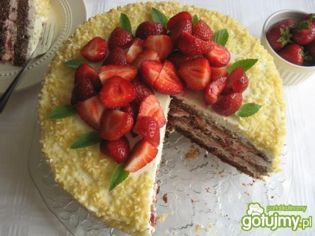 Tort z truskawkami i masą z mascarpone Tort z truskawkami i masą z mascarpone