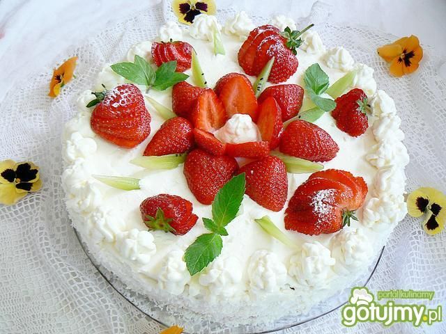 Tort z truskawkami z kokosem Tort z truskawkami z kokosem