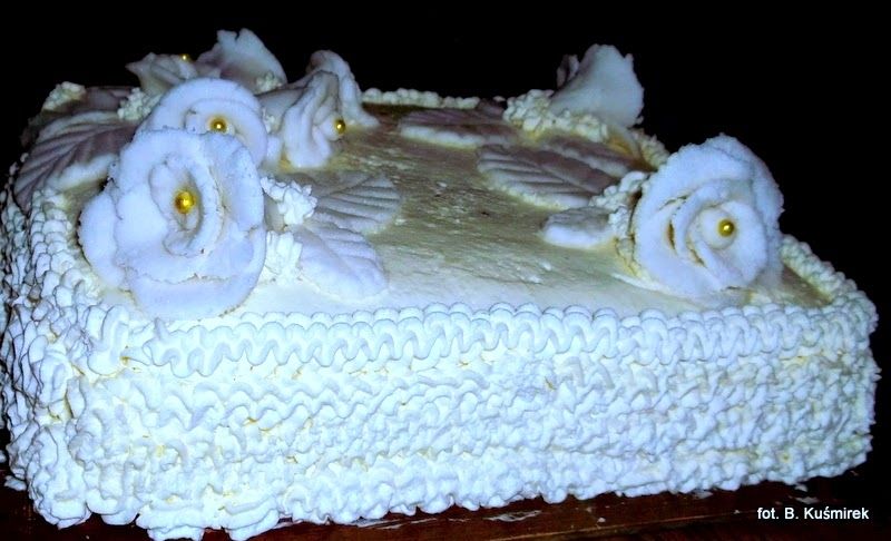 Tort zabajone z brzoskwiniami Tort zabajone z brzoskwiniami