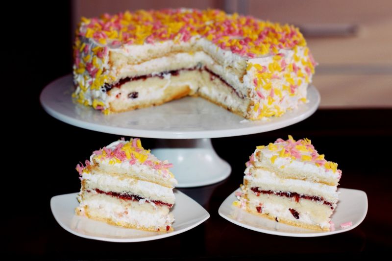 Tort ze śmietany i mascarpone  Tort ze śmietany i mascarpone