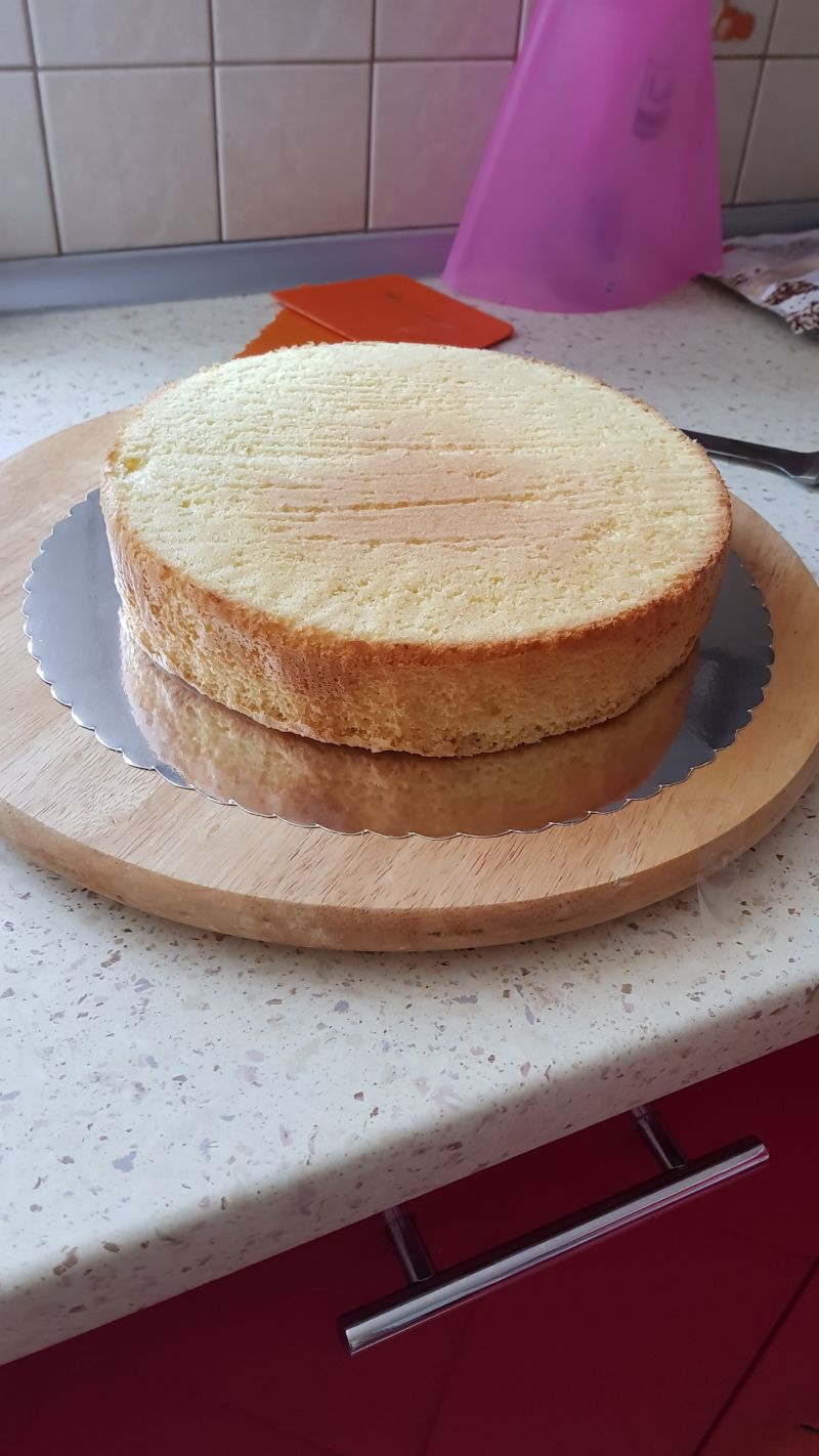Tort ze śmietaną mascarpone i ponczem pomarańczowy