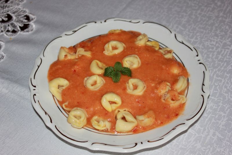 Tortellini w sosie  Tortellini w sosie