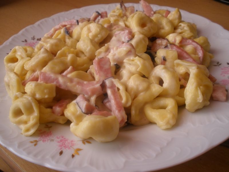 Tortellini w sosie śmietankowym aksamitnym  Tortellini w sosie śmietankowym aksamitnym