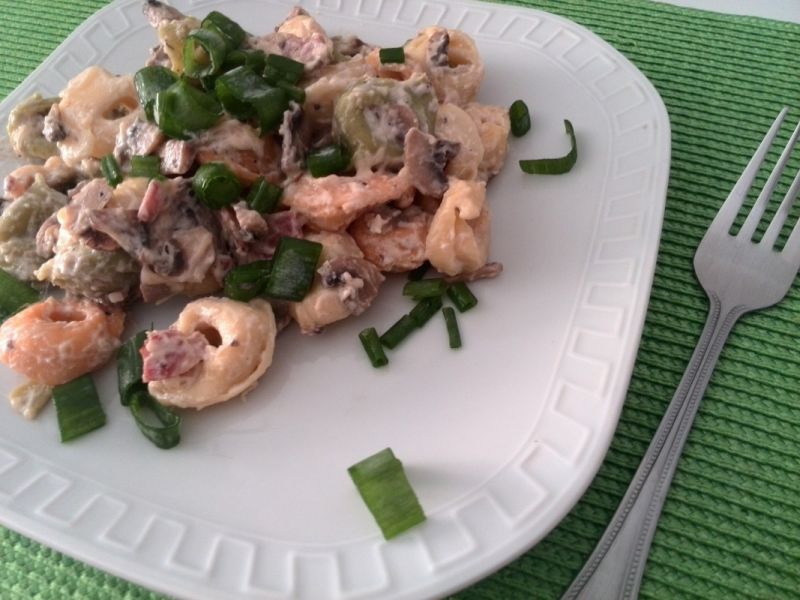 Tortellini z boczkiem i pieczarkami Tortellini z boczkiem i pieczarkami