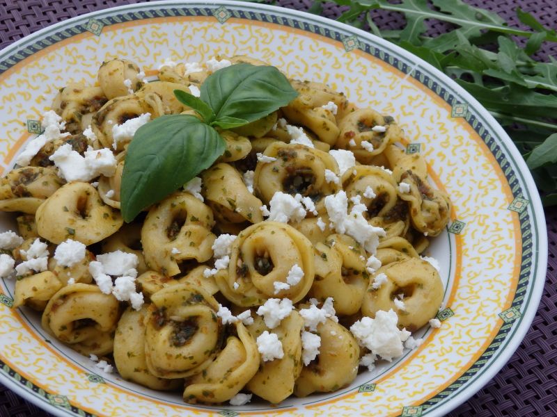 Tortellini z pesto