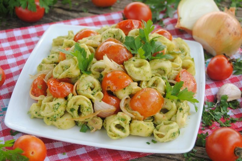 Tortellini z pietruszkowym pesto Tortellini z pietruszkowym pesto