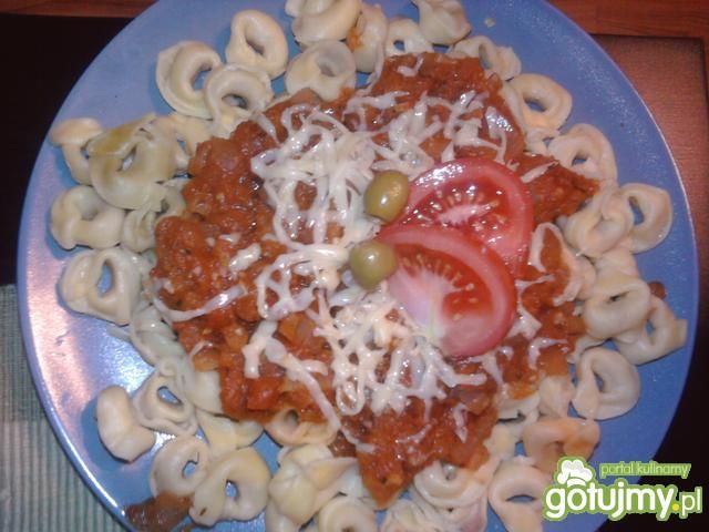 Tortellini z potrawką z cukinii 