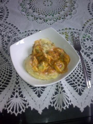 tortelloni w sosie pomidorowym tortelloni w sosie pomidorowym