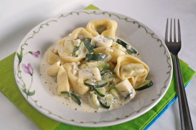 Torteloni z cukinią i gorgonzolą Torteloni z cukinią i gorgonzolą