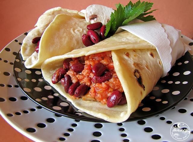 Tortilla meksykańska z mięsem i fasolą Tortilla meksykańska z mięsem i fasolą