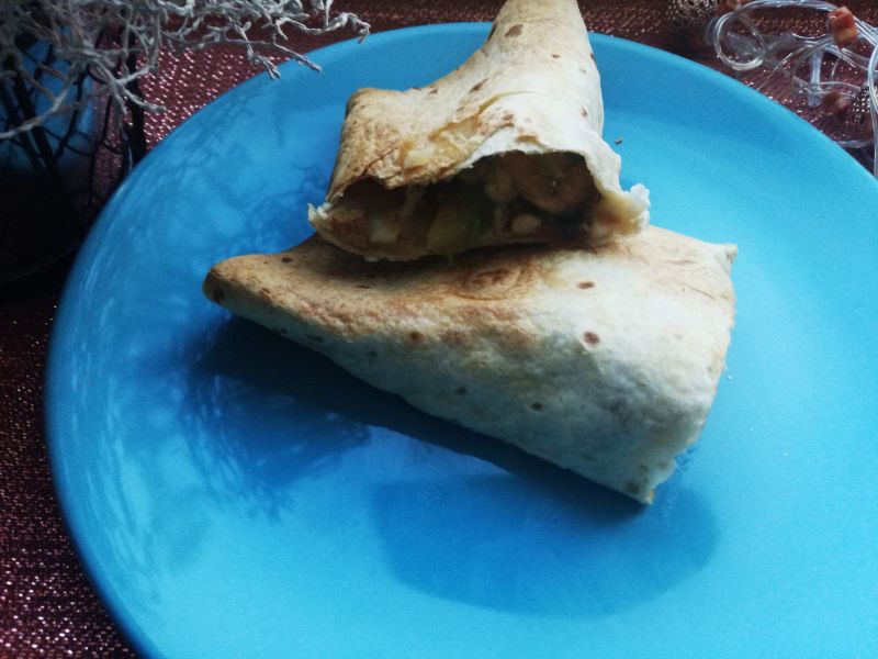 Tortilla na gorąco  z kurczakiem i papryką