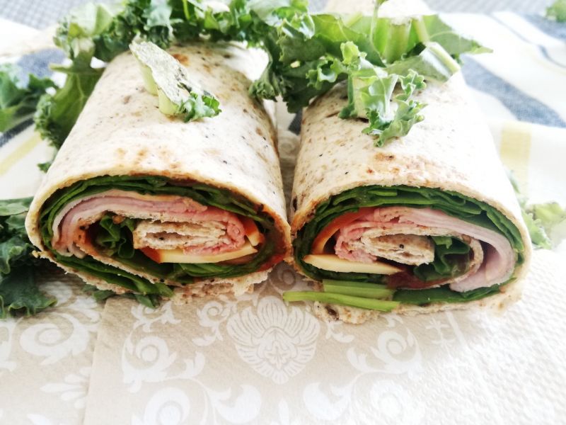 Tortilla pełnoziarnista z serem wędzonym