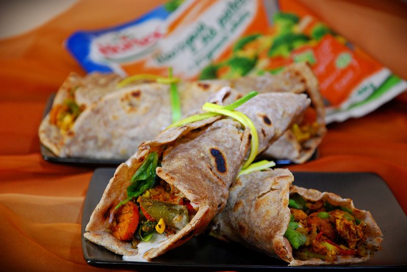 Tortilla pszenno-żytnia z warzywami i kurczakiem Tortilla pszenno-żytnia z warzywami i kurczakiem