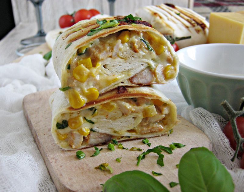 Tortilla serowa z kurczakiem