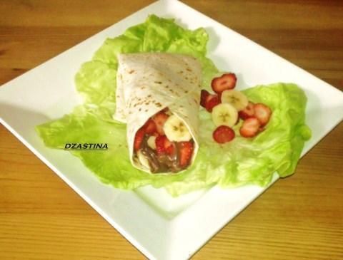 Tortilla z Bananowo truskawkowa .......
