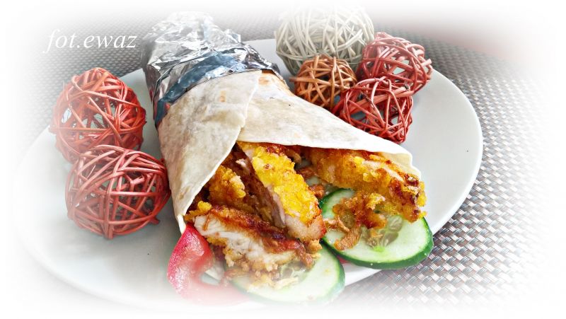 Tortilla z chrupiącym kotletem Tortilla z chrupiącym kotletem