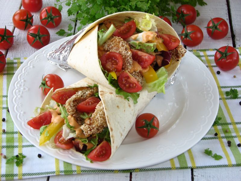 Tortilla z indykiem w sezamie