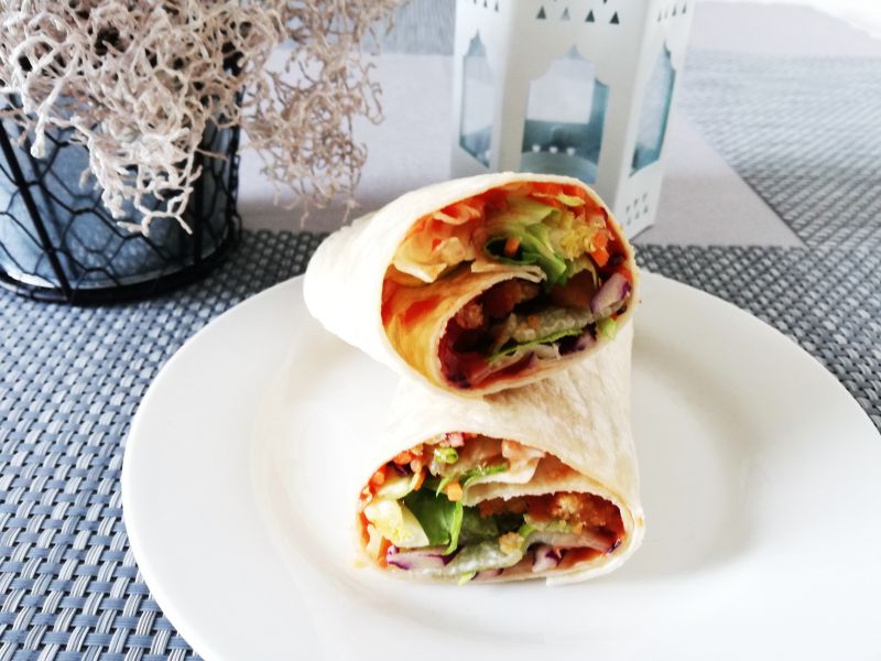 Tortilla z kotletem z kurczaka Tortilla z kotletem z kurczaka