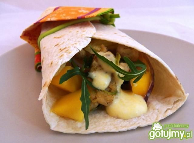 Tortilla z kurczakiem i dodatkami