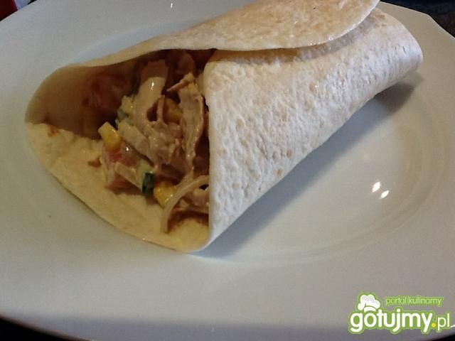 Tortilla z kurczakiem i pekinką