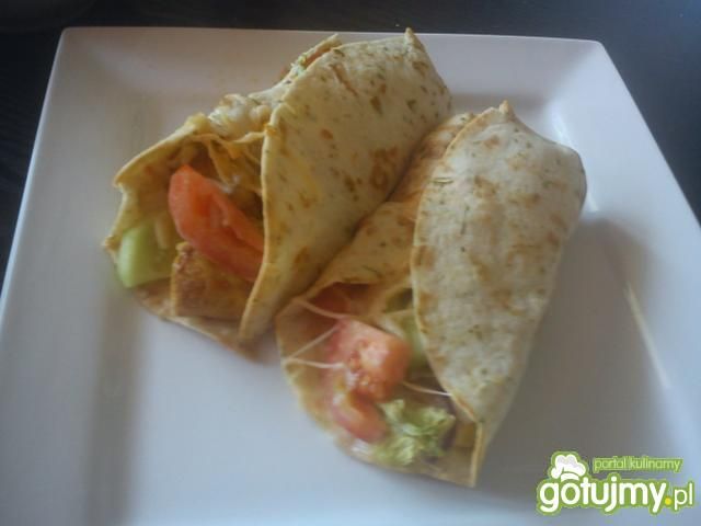 Tortilla z kurczakiem i serem