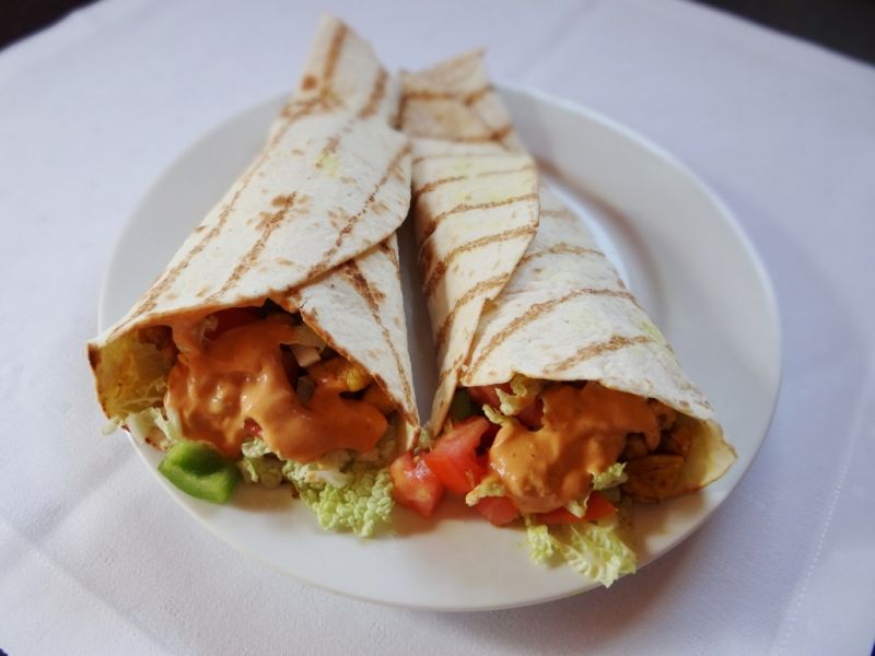 Tortilla z kurczakiem i warzywami