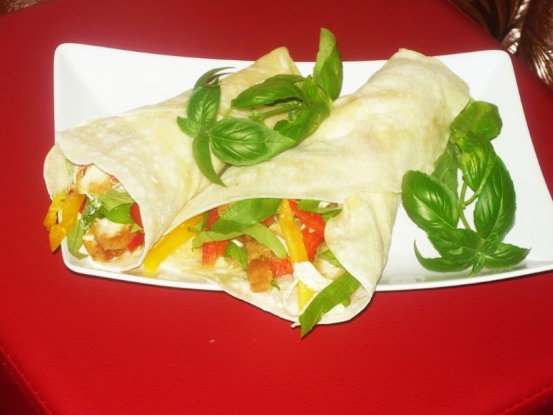 Tortilla z kurczakiem i warzywami 