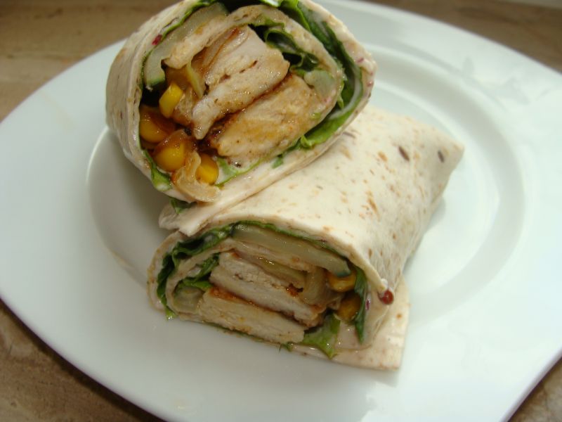 Tortilla z kurczakiem i warzywami