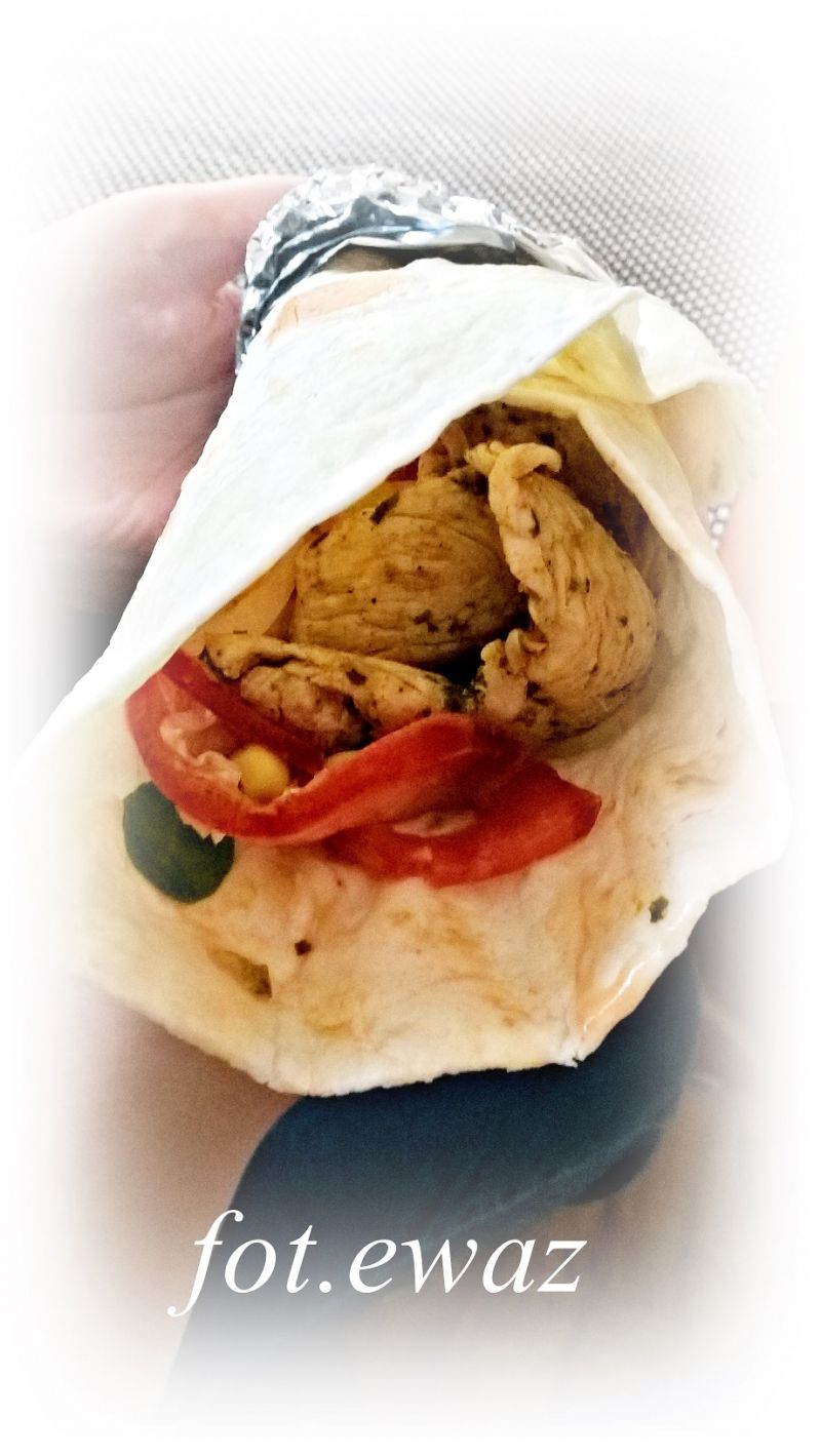 Tortilla z kurczakiem i warzywami