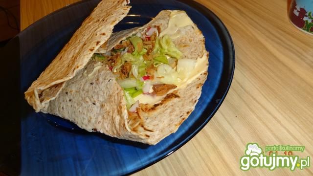 Tortilla z łososiem i rzodkiewką Tortilla z łososiem i rzodkiewką