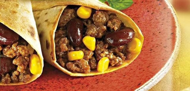 Tortilla z mięsem i fasolą Tortilla z mięsem i fasolą