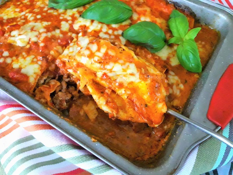 Tortilla z mięsem pod pierzynką pomidorową