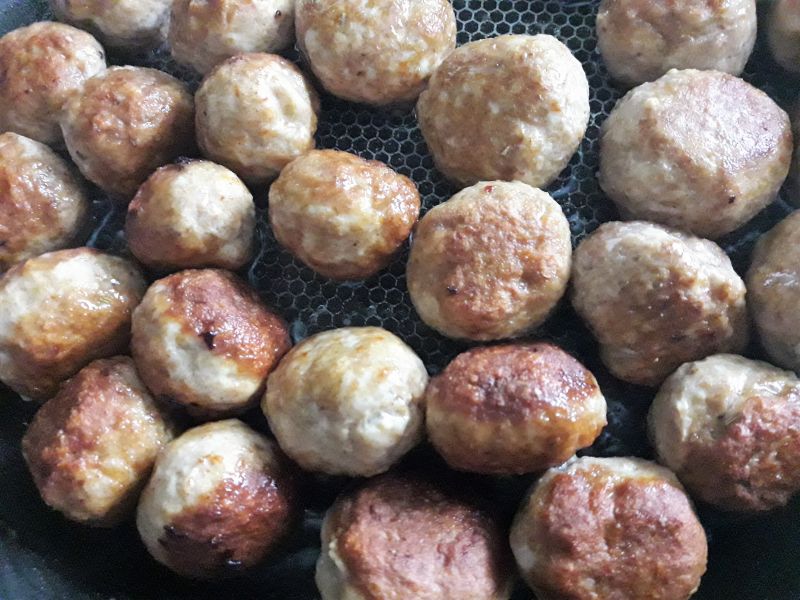 Tortilla z mini klopsikami 