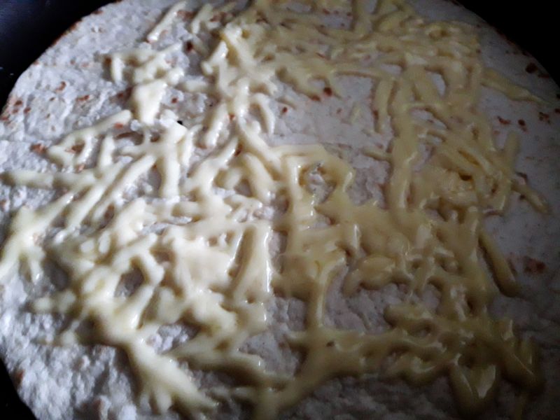 Tortilla z mini klopsikami 