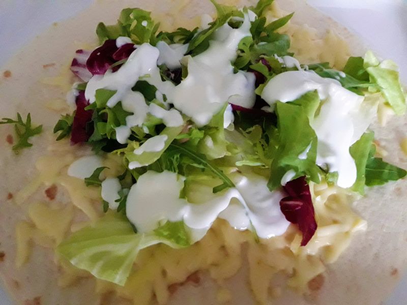 Tortilla z mini klopsikami 