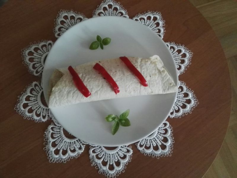 Tortilla z pieczarkami, papryką i szynką  Tortilla z pieczarkami, papryką i szynką