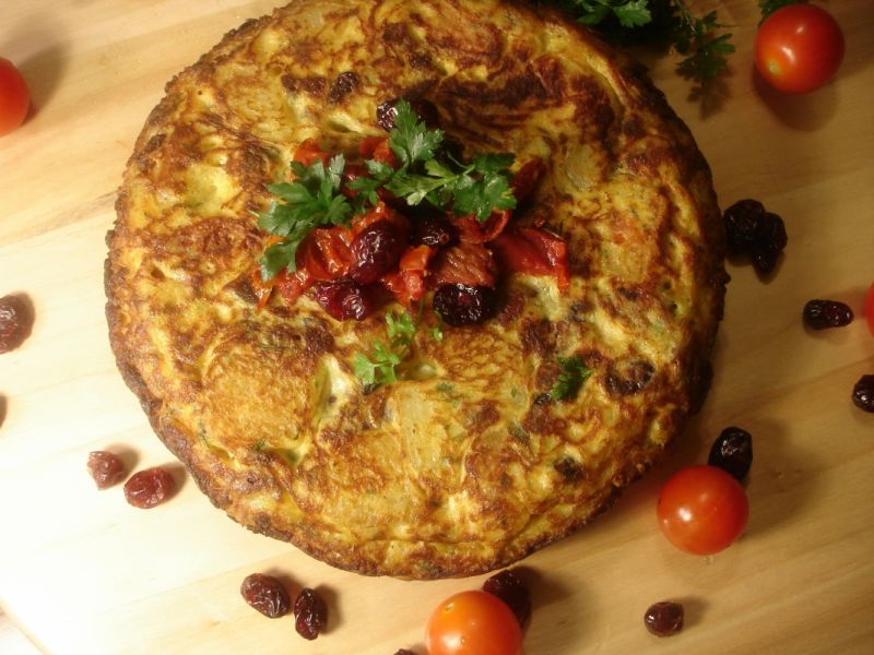 Tortilla  z suszonymi pomidorami i żurawiną Tortilla  z suszonymi pomidorami i żurawiną