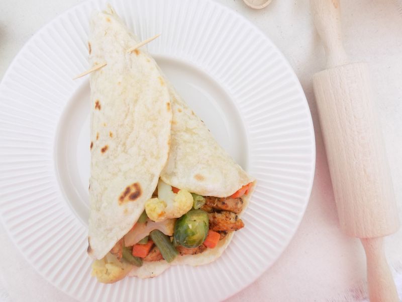 Tortilla z warzywami i kurczakiem Tortilla z warzywami i kurczakiem