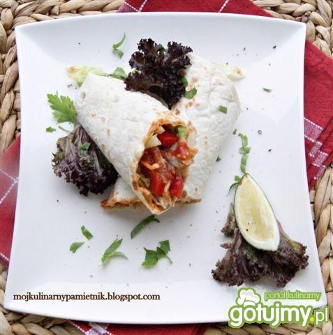  Tortilla ze smażoną miruną oraz salsą w