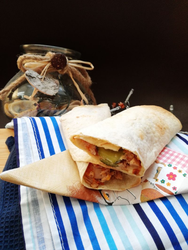 Tortille na gorąco z tuńczykiem  Tortille na gorąco z tuńczykiem